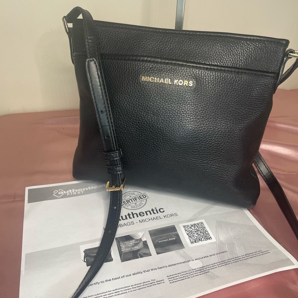 Authentic Michael Kors Purse!!! #044NCOA Bedford Small North South Crossbody
